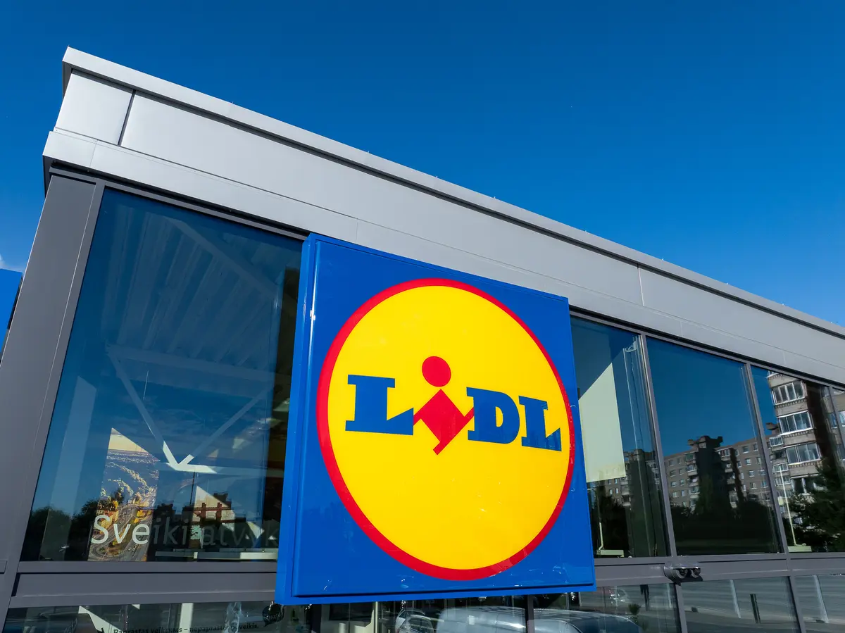 Trečiąjį metų ketvirtį didžiausius atlyginimus sektoriuje ir toliau siūlė „Lidl“