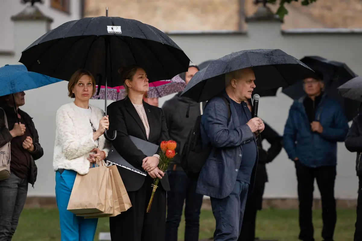 Bugailiškių sode įsikūrė meno objektų paroda po atviru dangumi
