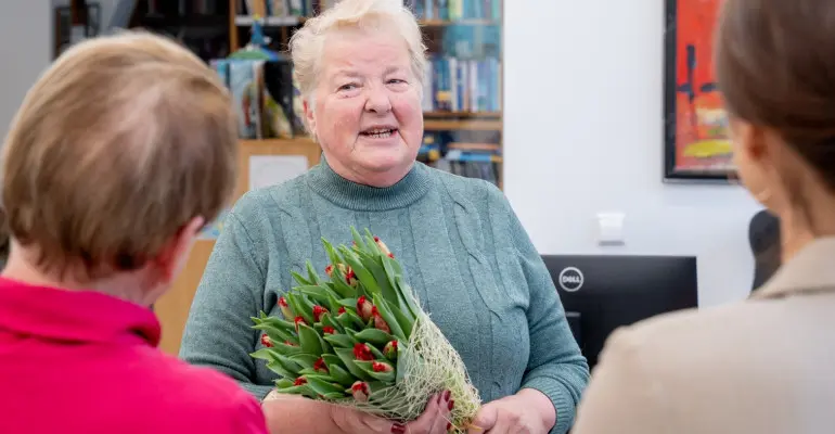 Apdovanojimą „Riešutas 2025“ pelniusi bibliotekininkė Astra: „Žvaigžde niekad nesijaučiau, nors dėmesio centre būti visai nieko“