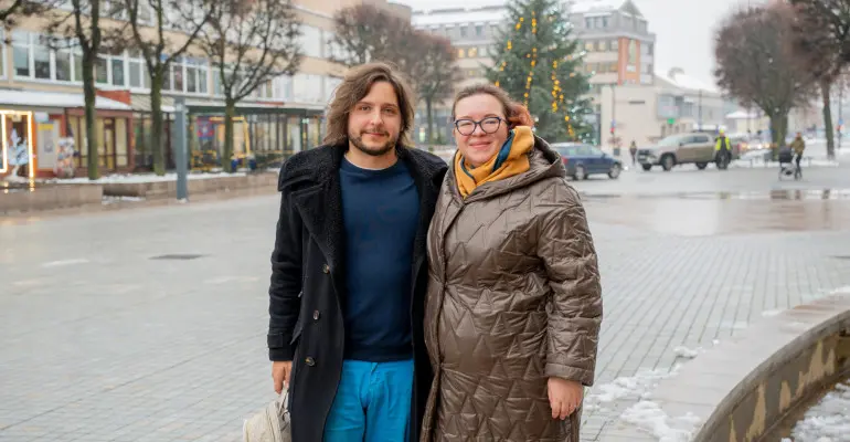 Estas Urmas ir alytiškė Austėja Salu: „Pavargome nuo didmiesčių šurmulio – norime tapti jaukios Alytaus miesto bendruomenės dalimi“