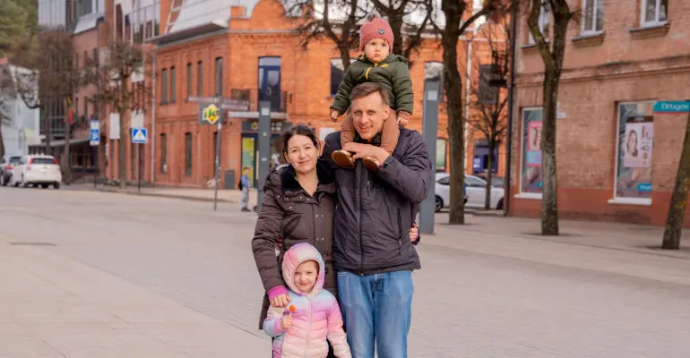 Po 14 metų svetur gyvenęs alytiškis Juozas su šeima grįžo namo: „Alytuje geriausia auginti vaikus“