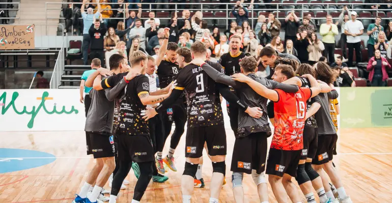 Šventė Alytuje – čempionus nukarūnavę „Ultra“ tinklininkai pirmą kartą žais Lietuvos čempionato finale