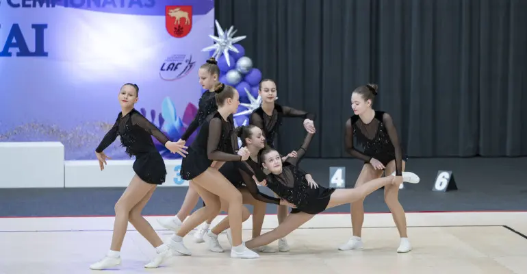 Aerobinės gimnastikos varžybose sportininkės grįžo su medaliais!