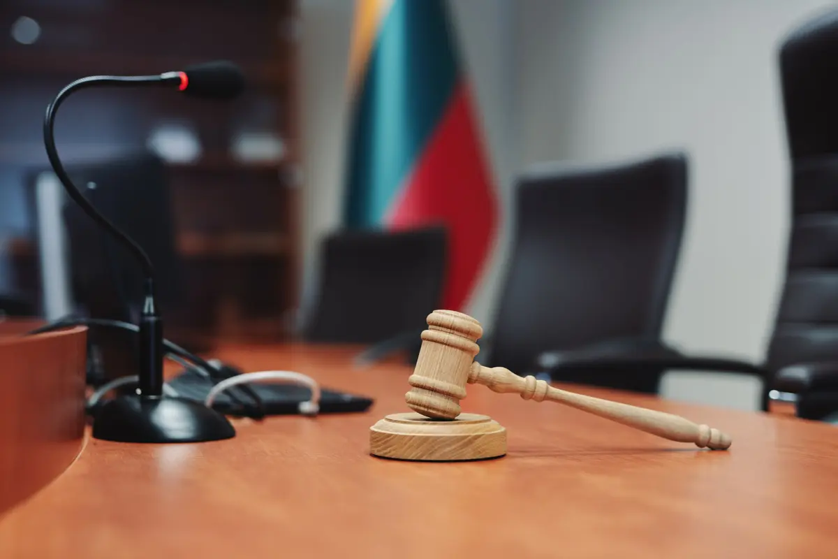 Teismui perduota byla dėl sukčiavimo – imituodama ligą moteris galimai pasisavino daugiau nei 46 tūkst. eurų