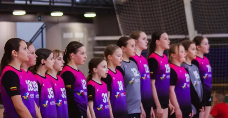 Alytaus U12 rankininkės Lietuvos čempionate iškovojo sidabro medalius!