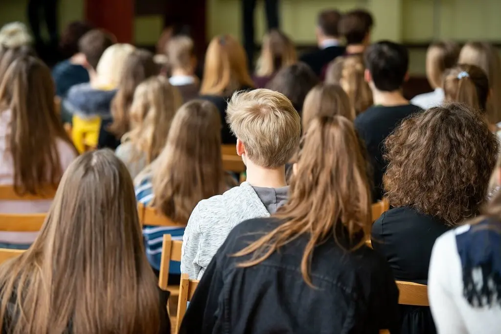 Abiturientams šiemet nereikės laikyti lietuvių kalbos ir literatūros įskaitos