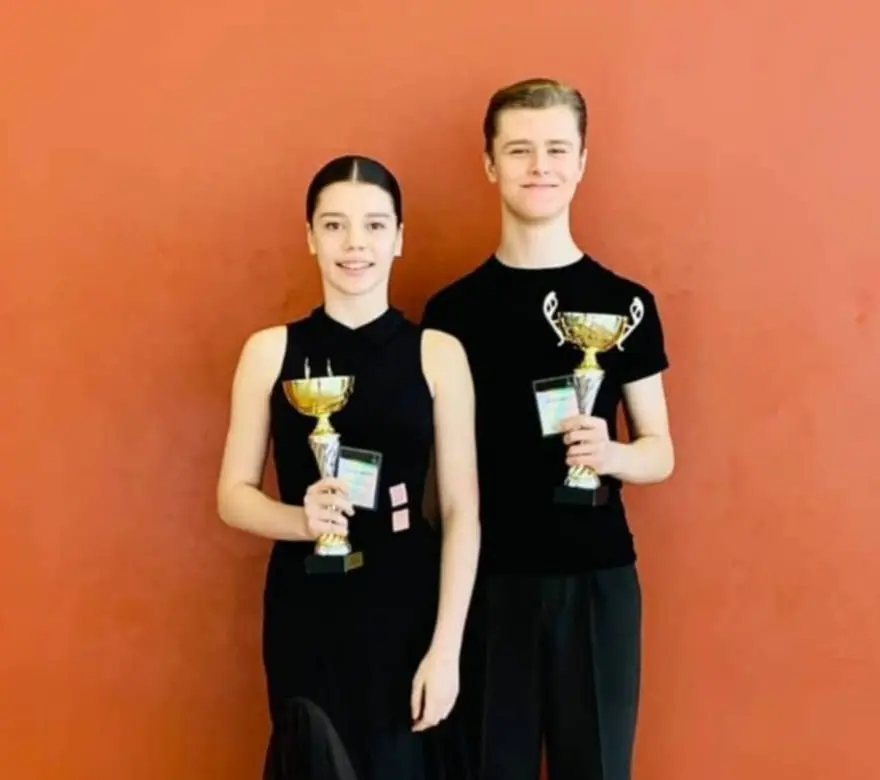 Lietuvos sportinių šokių reitingo nugalėtojai apdovanoti per kurjerius