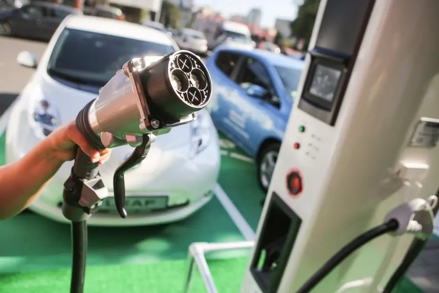 ESO padeda savivaldybėms įvertinti elektromobilių įkrovimo stotelių vietas