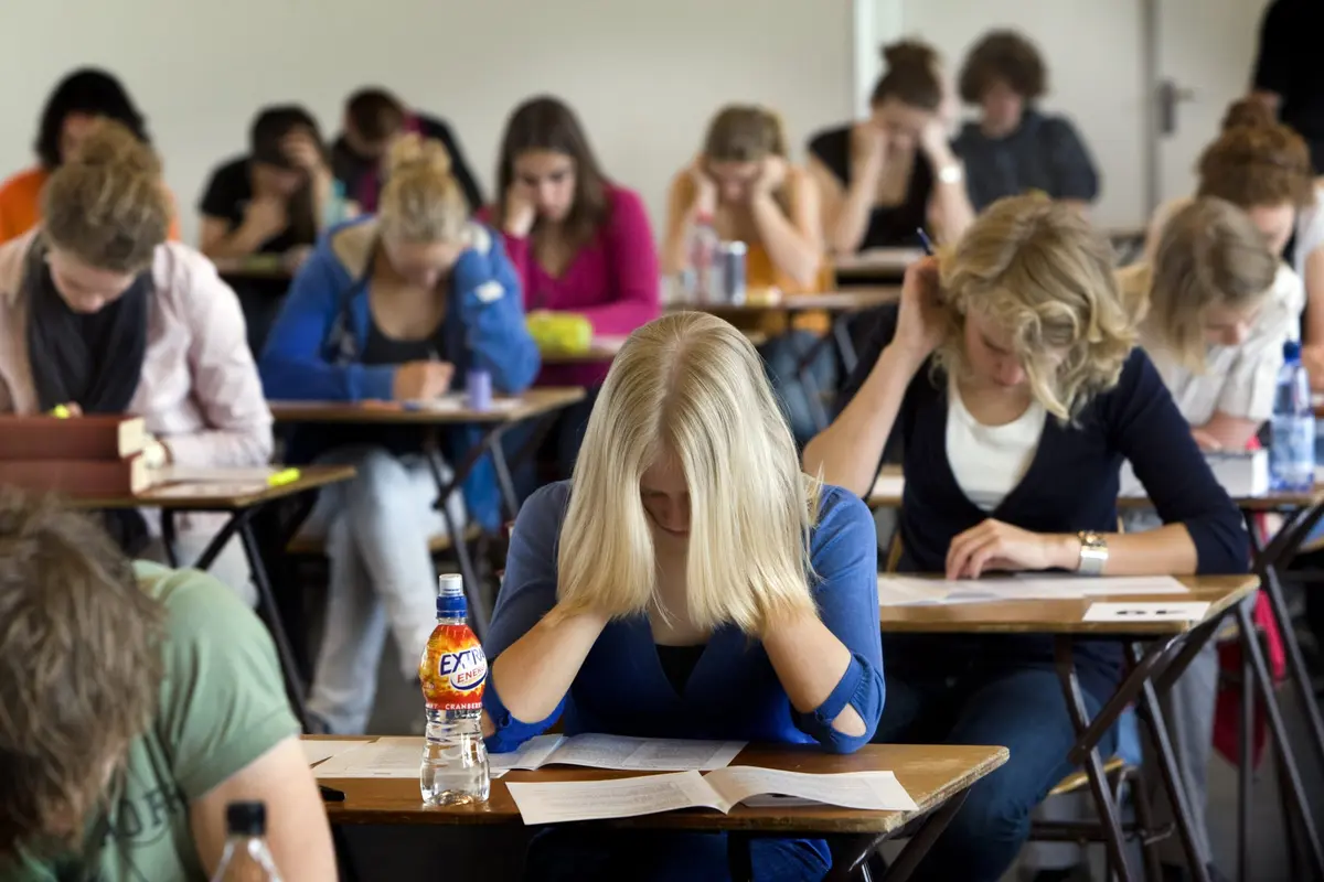 Per egzaminų sesiją susirgę ar izoliacijoje esantys abiturientai egzaminus galės laikyti vėliau