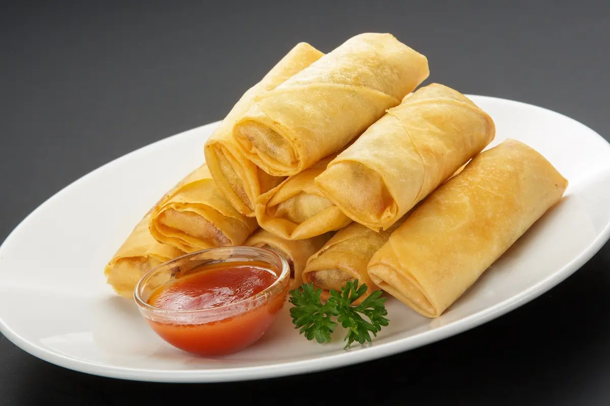 Apsuks galvą: pavasariškieji „spring rolls“ suktinukai – traškūs, skanūs ir sveiki