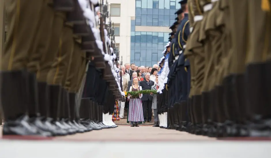 Tūkstančiai mokinių prisijungs prie pilietinės iniciatyvos „Gyvybės medis”, skirtos paminėti Gedulo ir vilties dieną