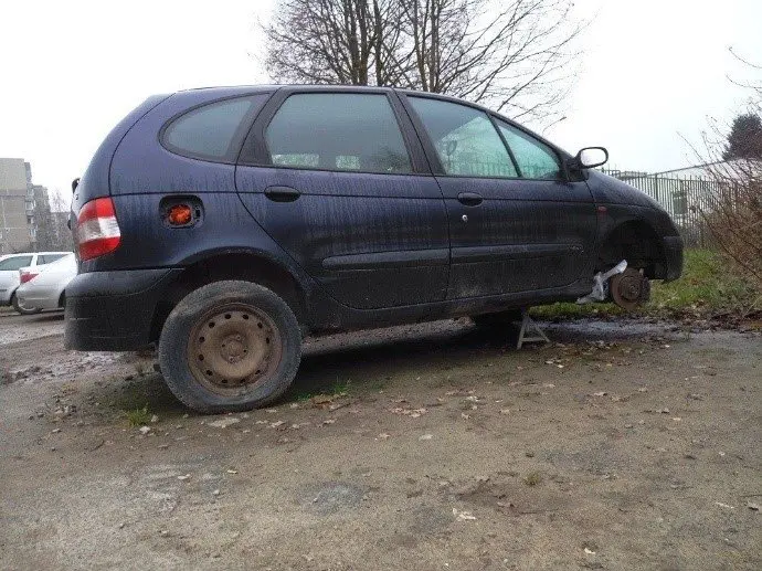 Draudžiama neeksploatuojamus automobilius laikyti bendrojo naudojimo vietose