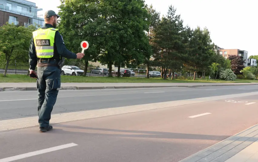 Policija eismo dalyviams teiks pagalbą Visų šventųjų ir Mirusiųjų atminimo (Vėlinių) dienomis