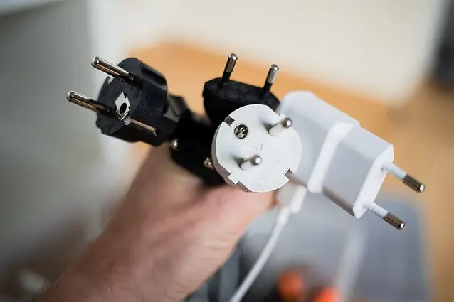 VERT nustatė, kaip keičiasi reguliuojama elektros kainos dalis
