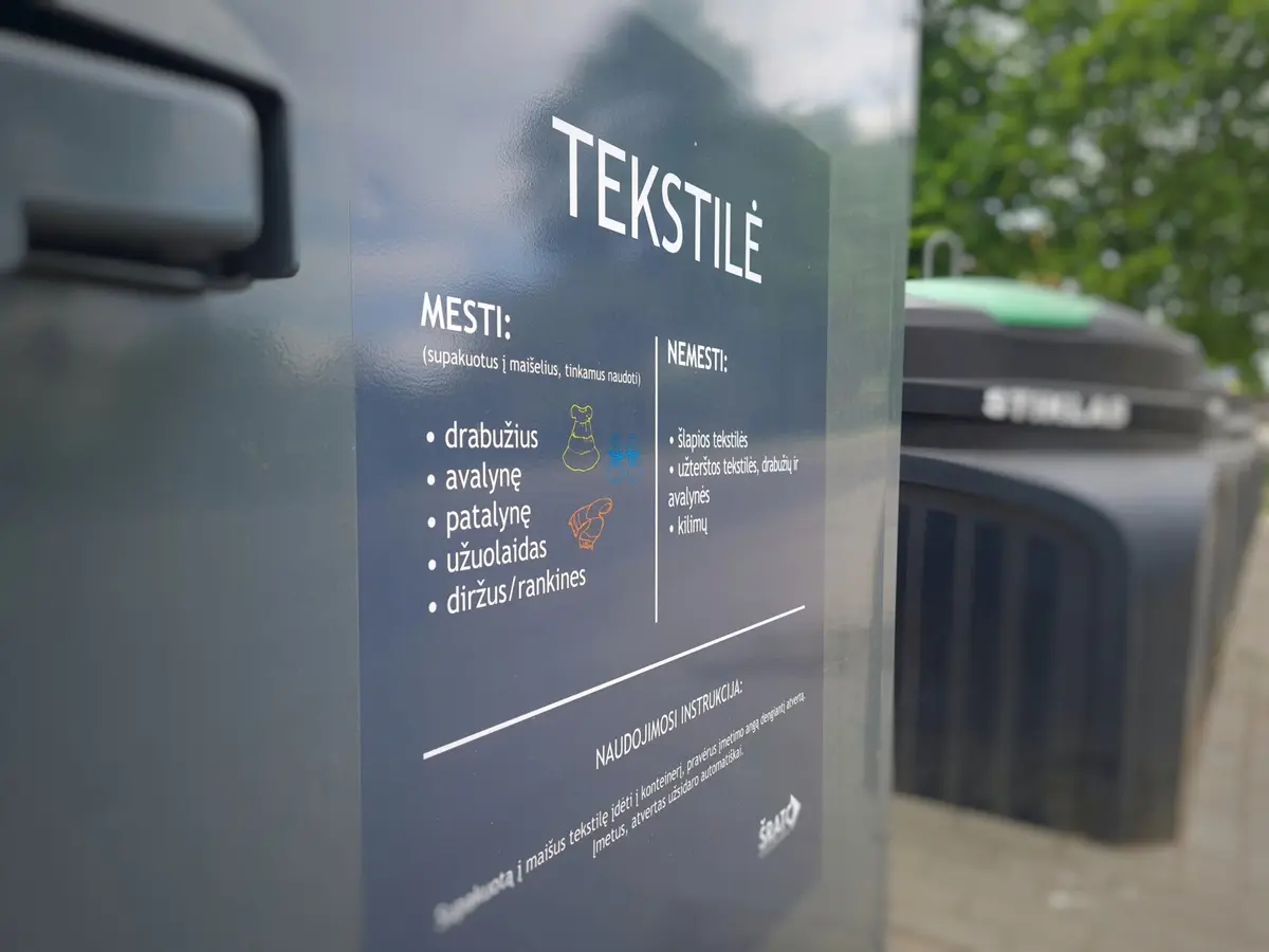 Pastatyti papildomi specialūs tekstilės atliekų surinkimo konteineriai