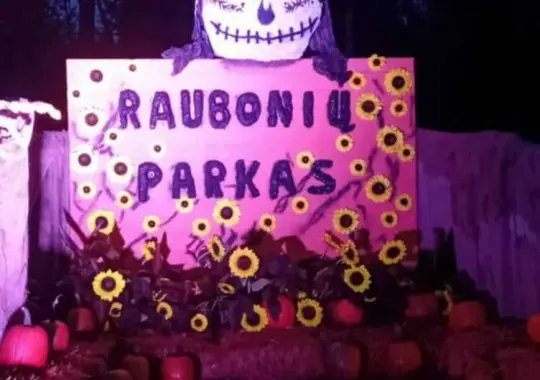 Žagarės vaikų dienos centro „Spindulys“ išvyka į baisiai smagų Raubonių parką!