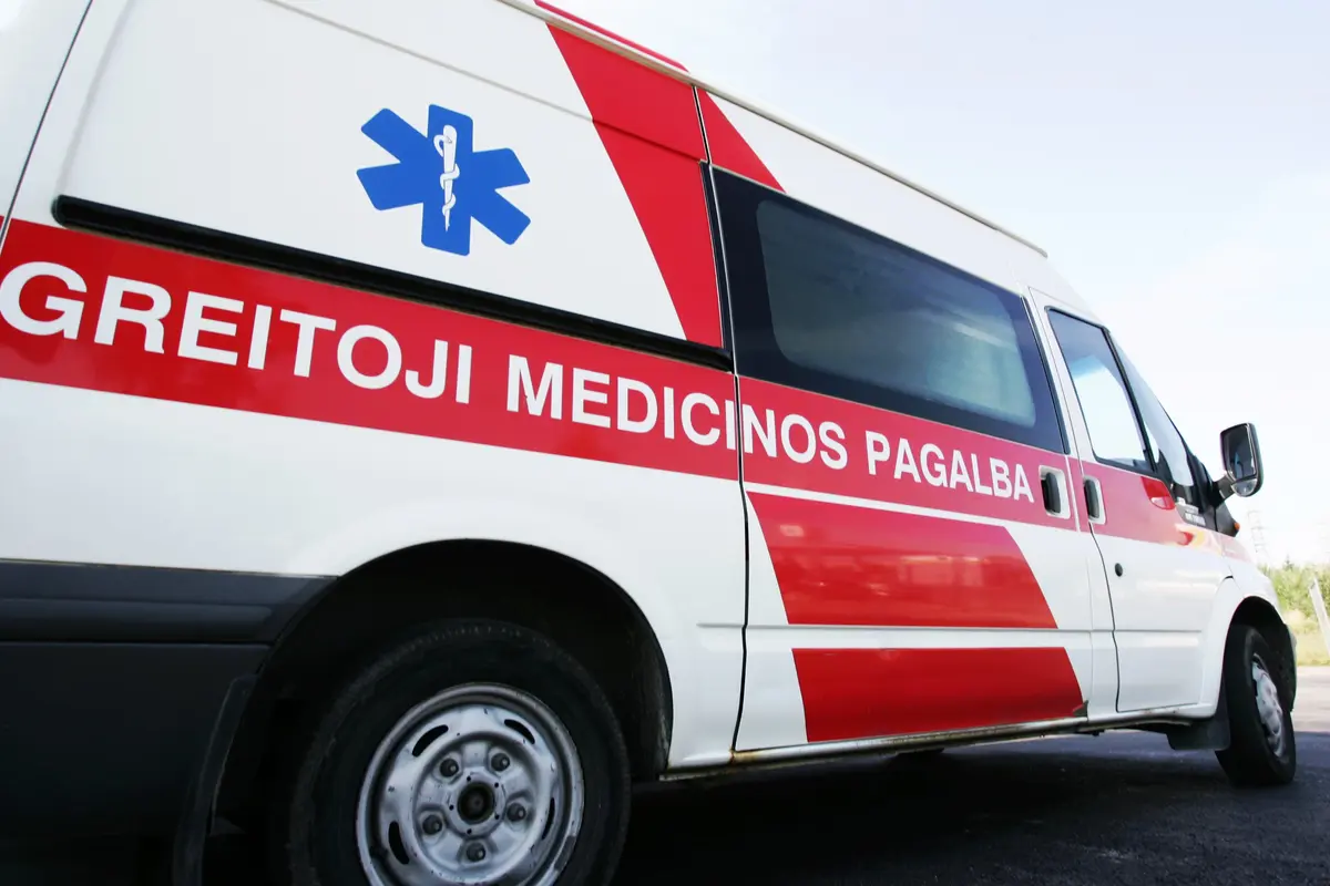 Jurbarko rajone, namuose rastas galimai nuo laiptų nukritęs vyras