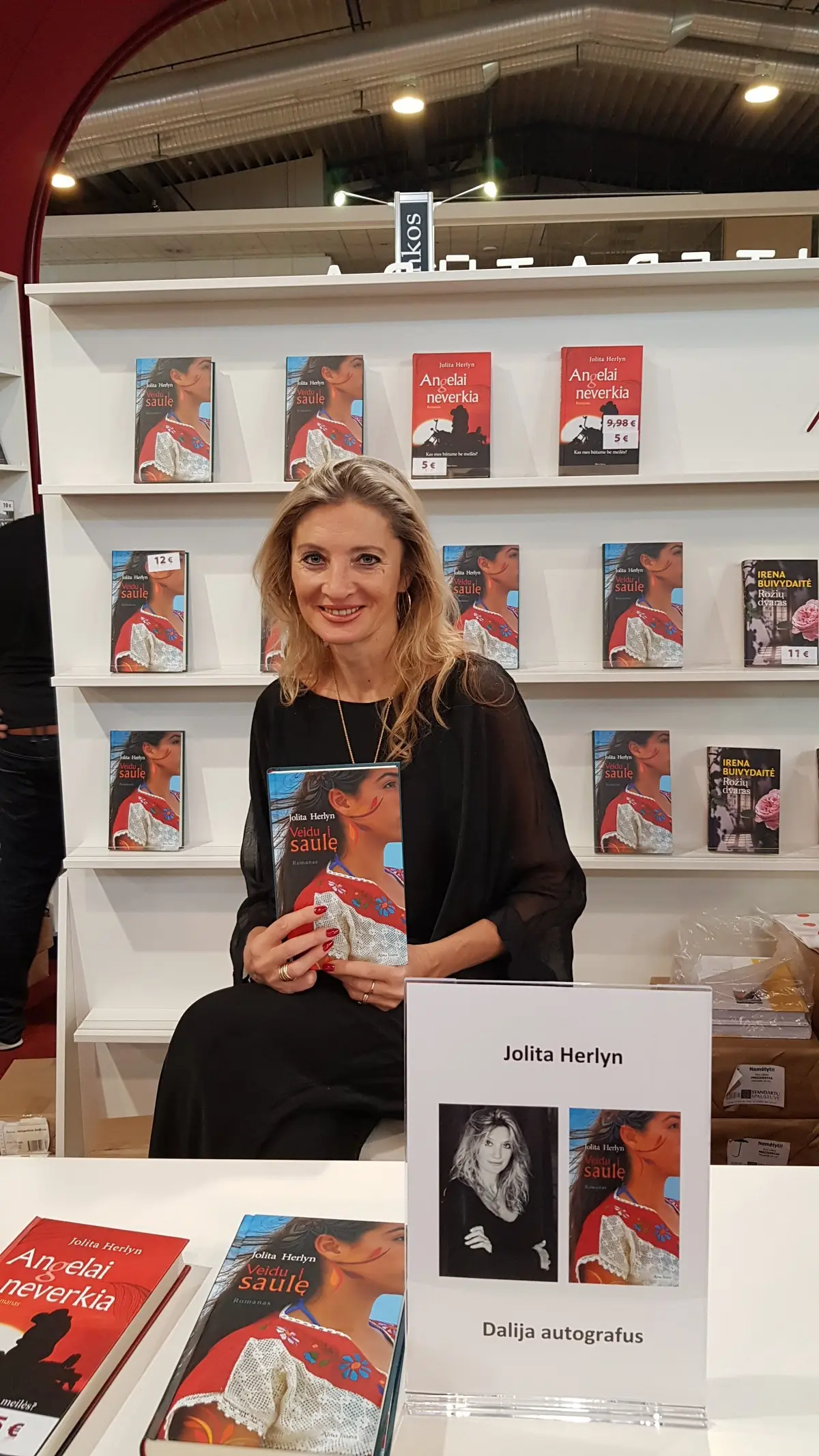 Rašytoja Jolita Herilyn: lygintuvo ir kavos aparato neprireikia, atliekas rūšiuoja su užsidegimu