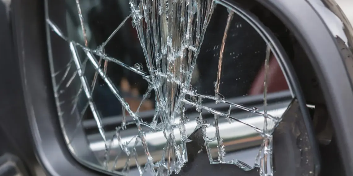 Jurbarko rajone jaunuolių grupės apspardytas ir apgadintas automobilis