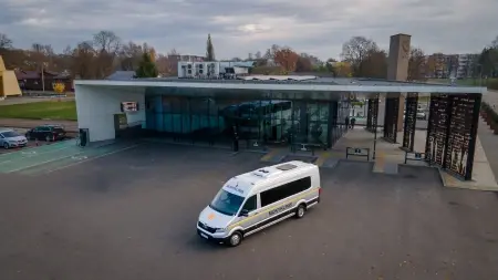 Jurbarko autobusų parkui perduotas naujas mokyklinis autobusas