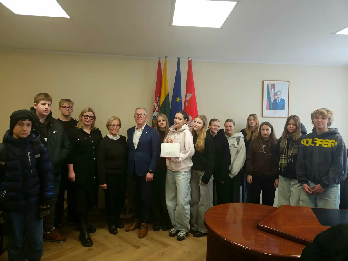 Moksleivių pažintis su savivaldos darbu: „Tėvų savaitės“ vizitas
