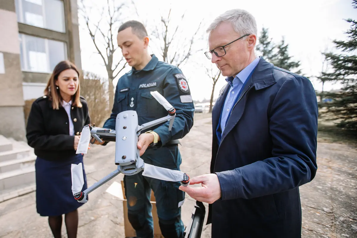 Jurbarko rajono policijos komisariatui perduotas savivaldybės įsigytas dronas