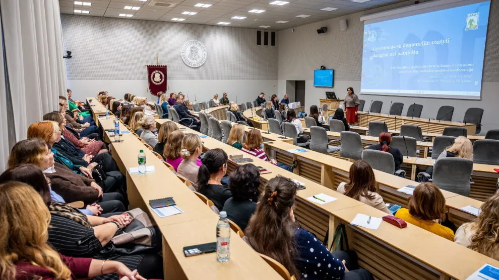 Vytauto Didžiojo universiteto ir Kauno kartų namų organizuota konferencija apie gyvenimą su demencija: dėmesio centre – žmogus
