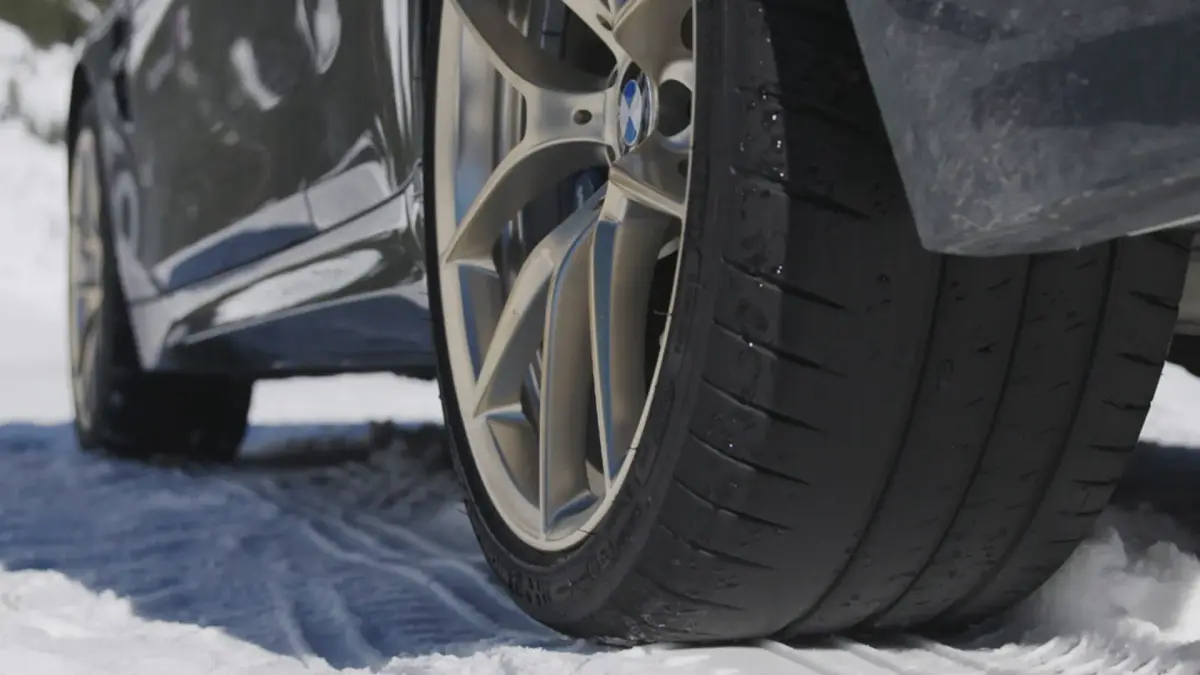 Sustabdytas pavojingą šonaslydį gyvenvietėje demonstravęs BMW