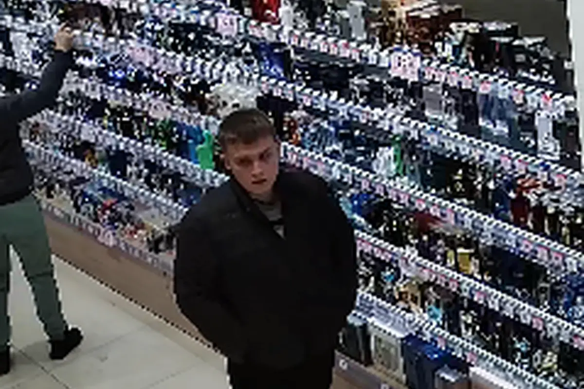 Pareigūnai aiškinasi, kas nesusimokėjo už kvepalus