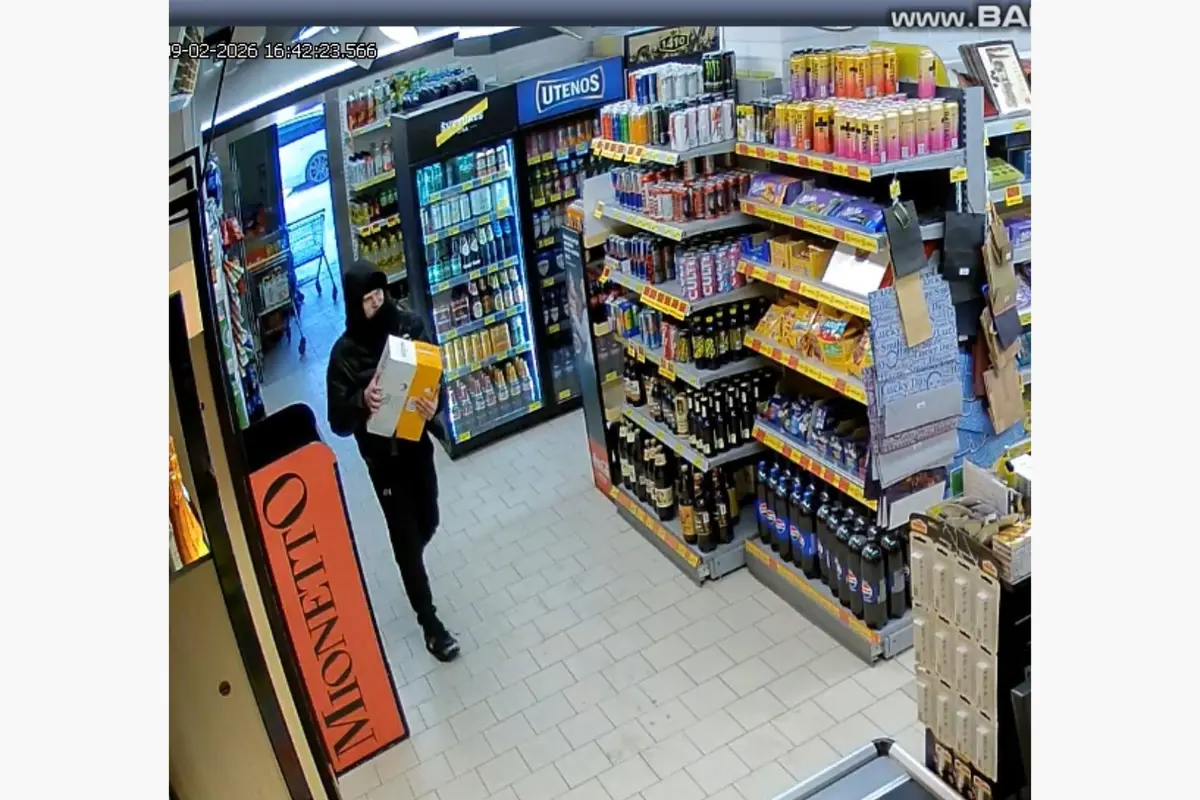 Pareigūnai aiškinasi, kas iš parduotuvės pasisavino prekes