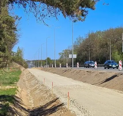 Pėsčiųjų ir dviračių tako tarp Karmėlavos ir Kauno darbai įsibėgėjo