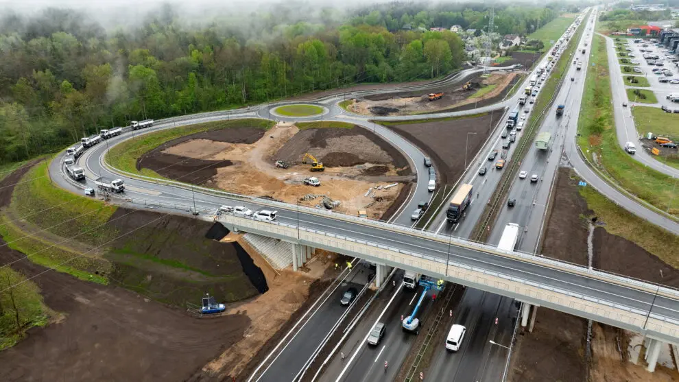 Atidarymas – jau netrukus: naująjį viaduką per A1 magistralę išbandė sunkiasvoris transportas