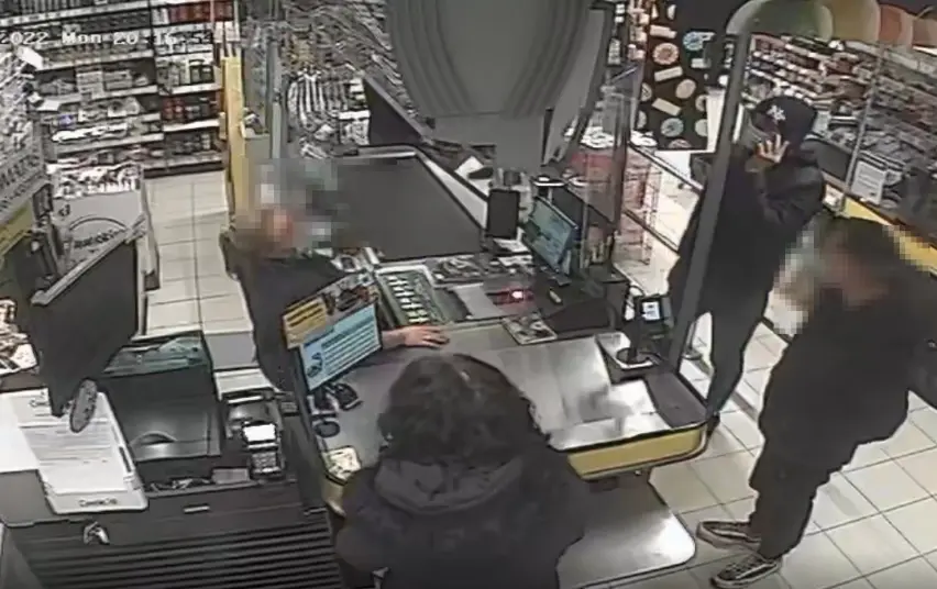 Policijos pareigūnai aiškinasi, kas nusitaikė į kėdainiečio sveikatą ir turtą