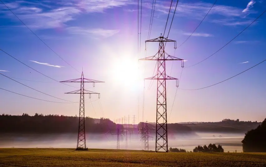 Ekspertai pataria, kaip išsirinkti tinkamiausią elektros tiekėją
