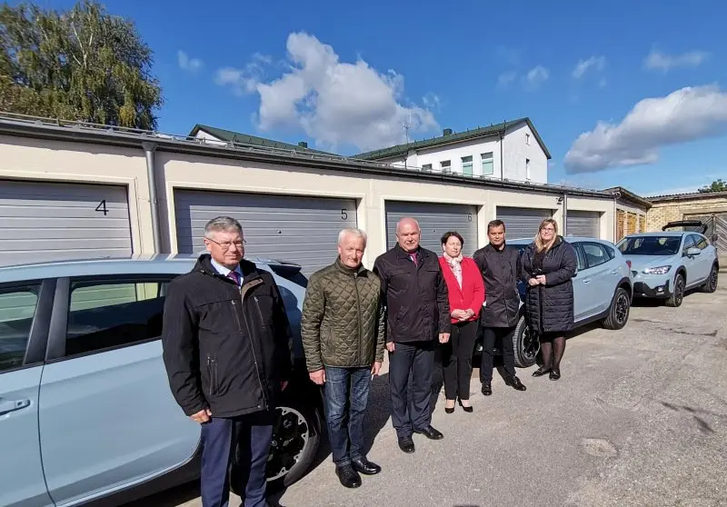 Seniūnijoms perduoti nauji automobiliai