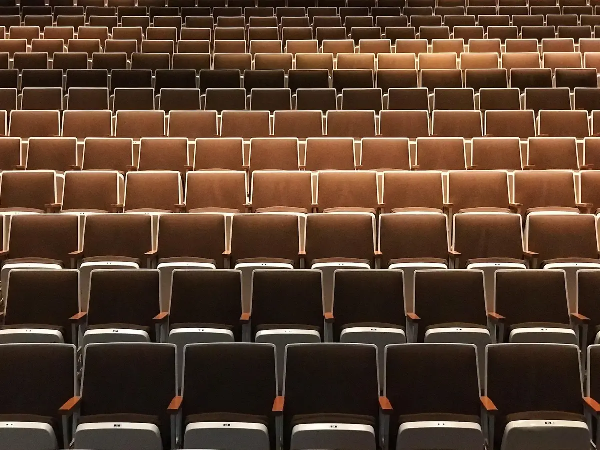 Ką daryti, jei norite įsigyti bilietą į teatrą nuotoliniu būdu?