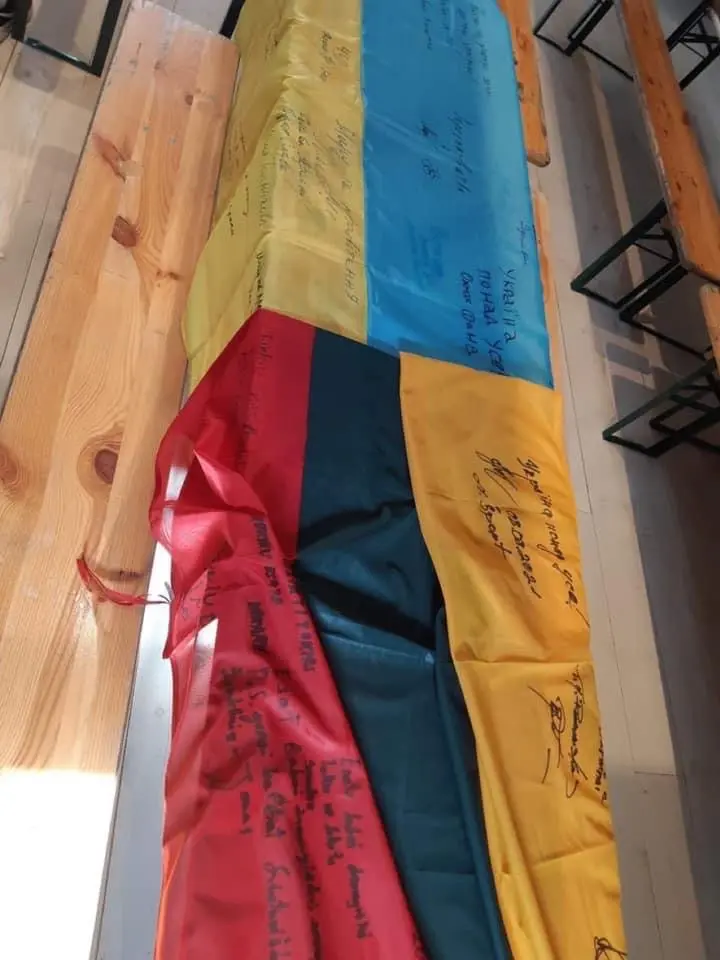 „Stiprūs kartu“ ir „Blue/Yellow“ kviečia padėti žuvusių Ukrainos karių našlaičiams