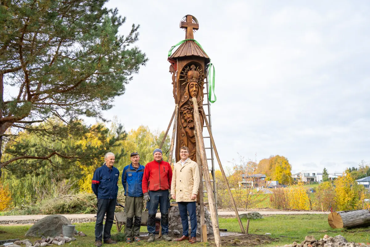 Ramybės parkas pasipildo naujais tautodailės kūriniais