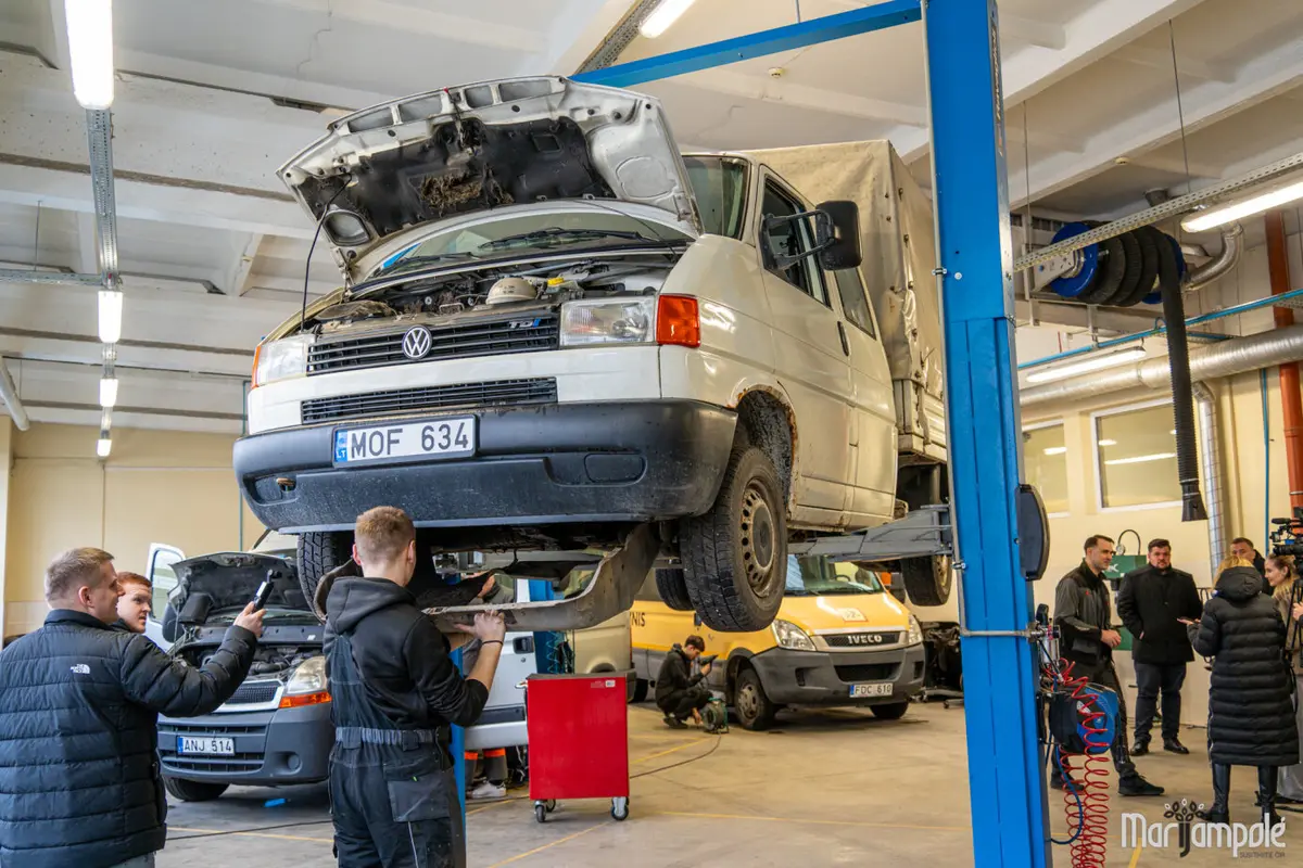 Antro gyvenimo sulaukę Savivaldybės automobiliai keliaus į Ukrainą