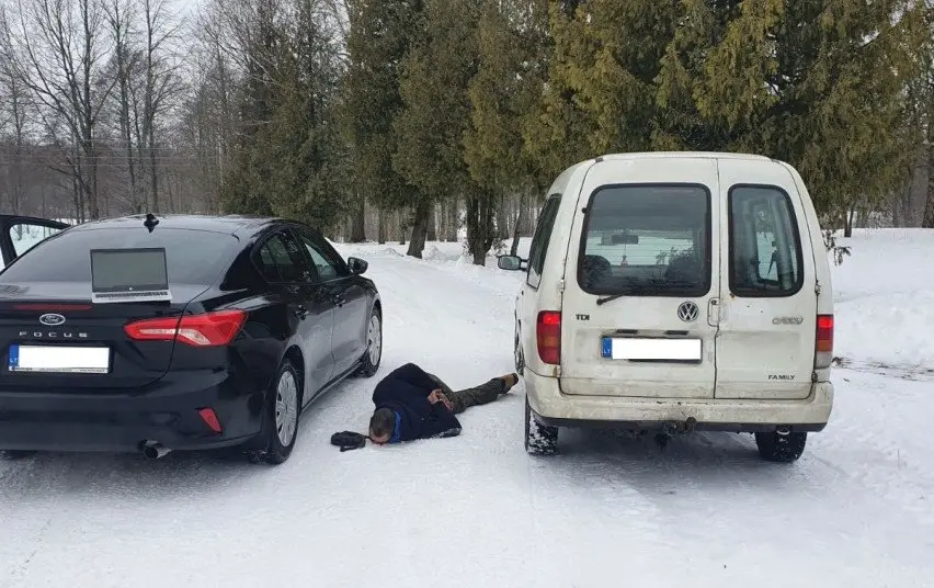 Pareigūnų stabdomas automobilio vairuotojas nestojo: bėgo nuo policijos, tačiau pasprukti nepavyko