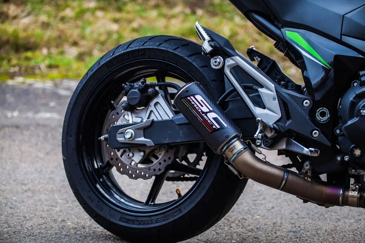 Su papildomomis sąlygomis išplėsta galimybė vairuoti lengvuosius motociklus