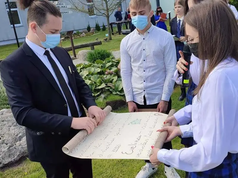 Pagėgių savivaldybės abiturientams nuskambėjo Paskutinis skambutis