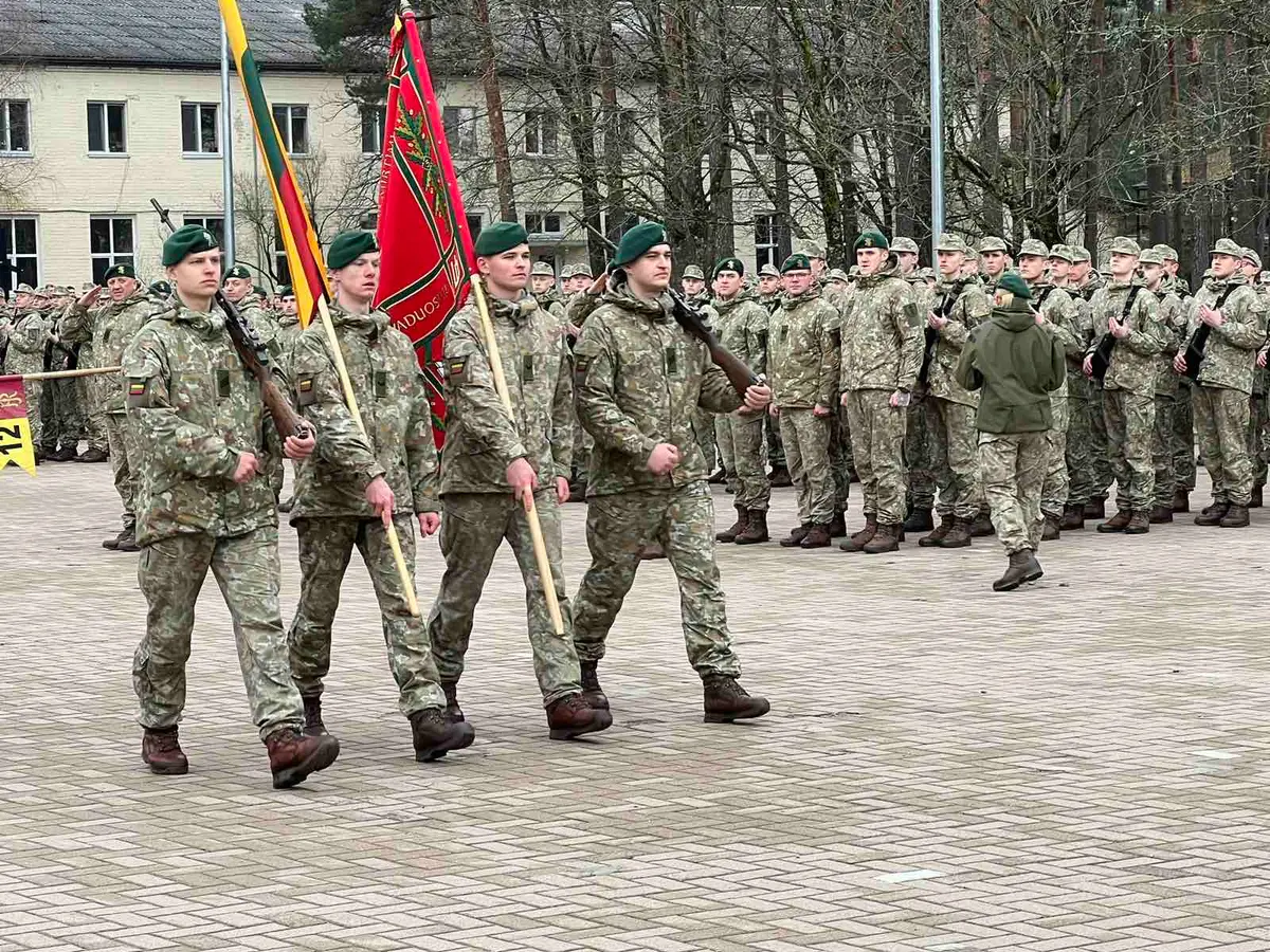 Prisiekė 385 nuolatinės privalomosios pradinės karo tarnybos kariai