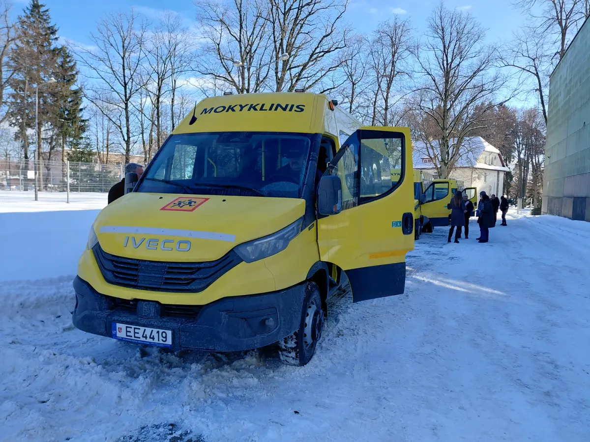 Gauti nauji elektriniai mokykliniai autobusai