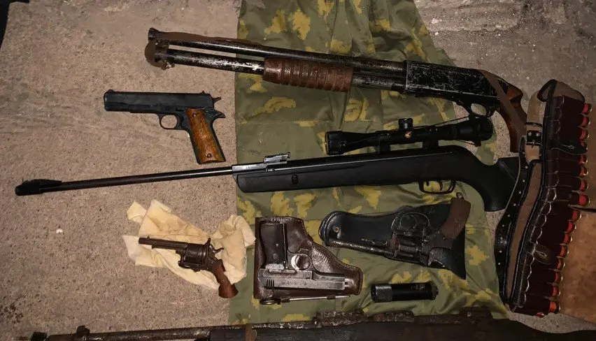 Rastas galimai šaunamųjų ginklų arsenalas