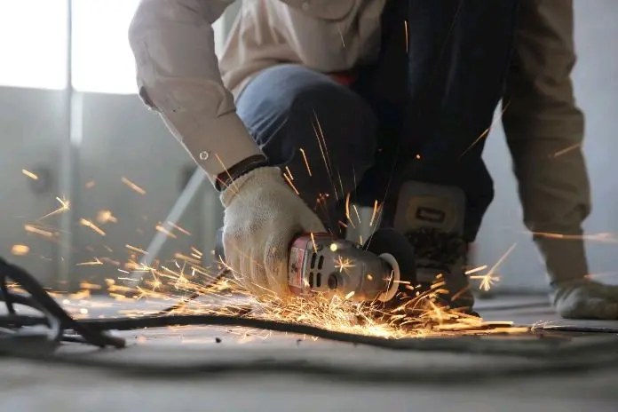 Verslas skyla į dvi stovyklas: bankuose jaučiasi ir laukiamas, ir nuvertinamas