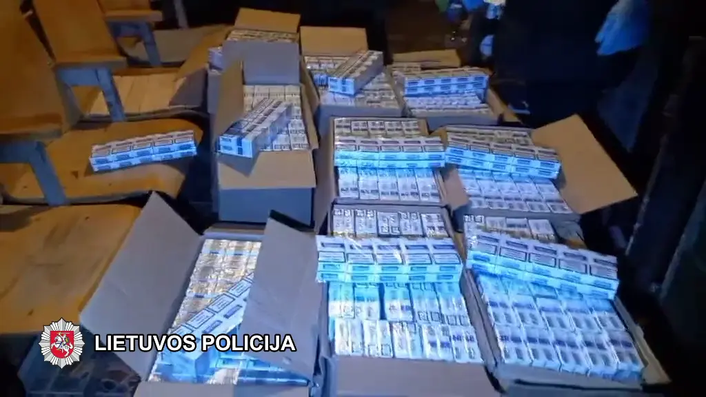 Dėl kelių eismo taisyklių pažeidimo su kroviniu Raseiniuose įkliuvo Radviliškio kontrabandininkas