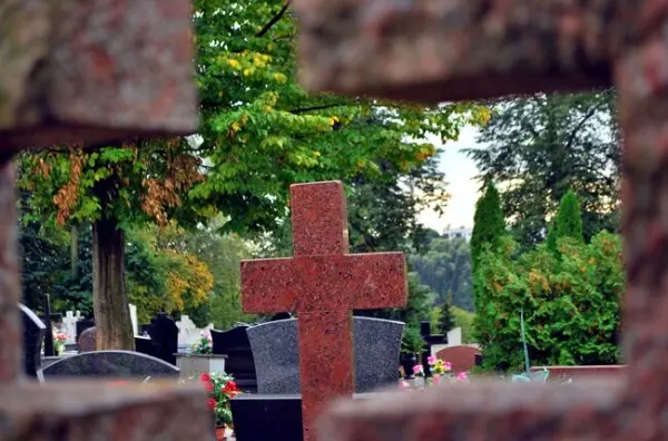 Ką reikia žinoti apie užsakomą kapų tvarkymą?