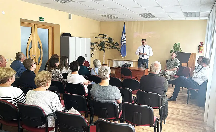 Krašto apsaugos ministras susitiko su bendruomene ir davė svarbų pažadą Baisogalai