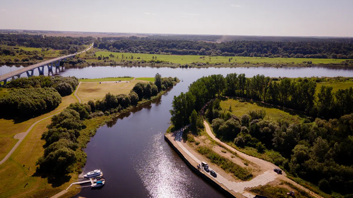 Vystant Jurbarko uostą – dar vienas žingsnis: Klaipėdos uosto direkcijai perduotas žemės sklypas šalia krantinės